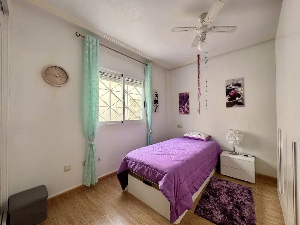 Dormitori de Apartament en venda en Orihuela amb Jardí privat, Terrassa i Balcó