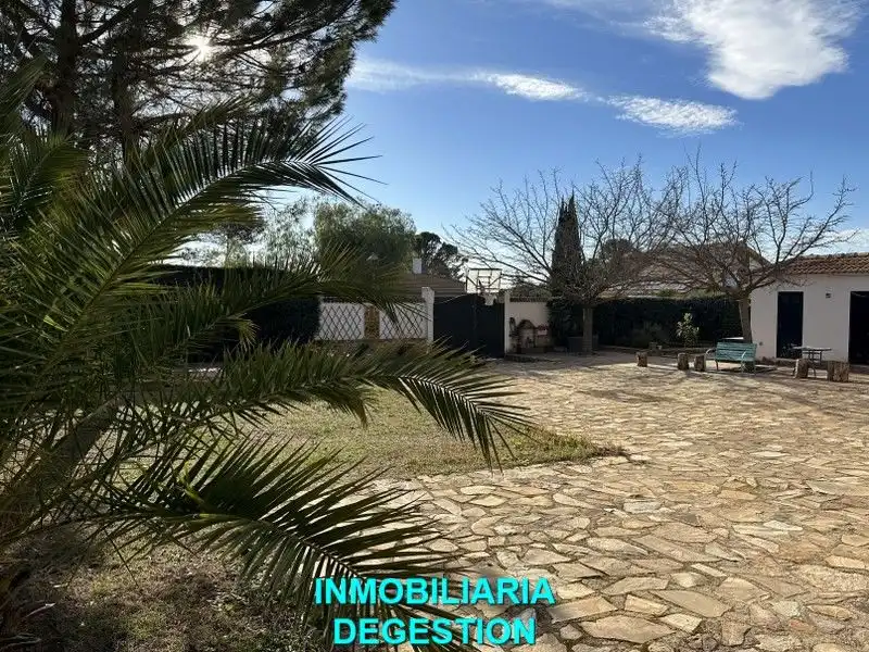Jardí de Casa o xalet en venda en Linares amb Aire condicionat, Calefacció i Jardí privat