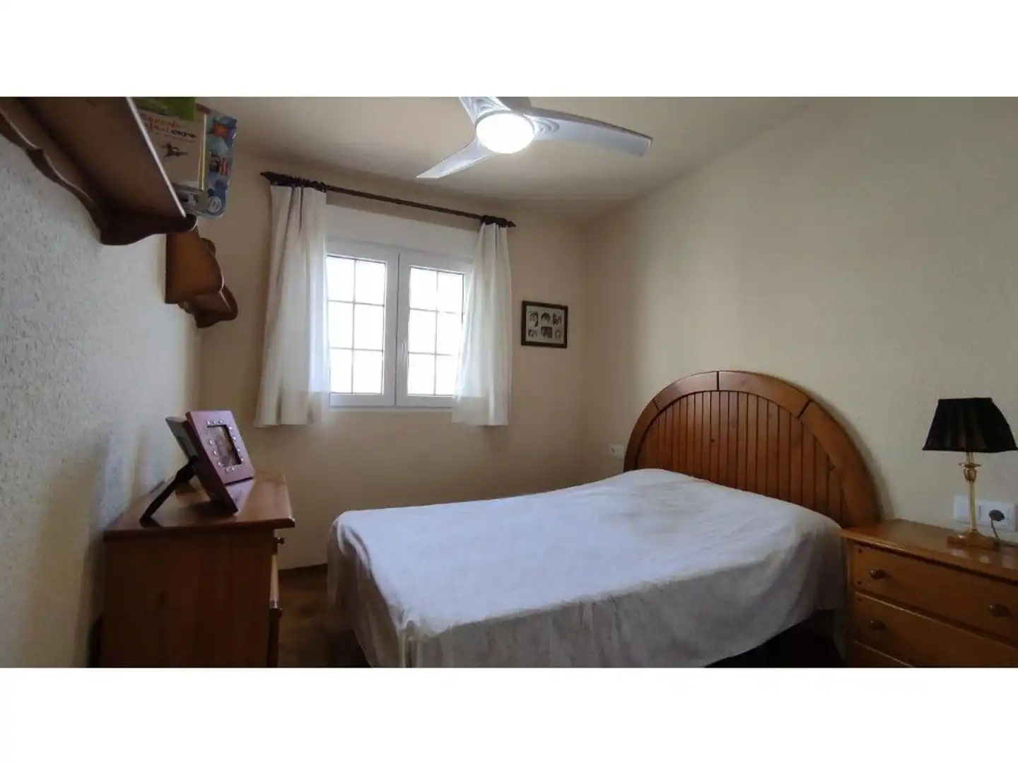Habitación de Casa adosada en venta en El Puig de Santa Maria con Aire acondicionado, Calefacción y Jardín privado