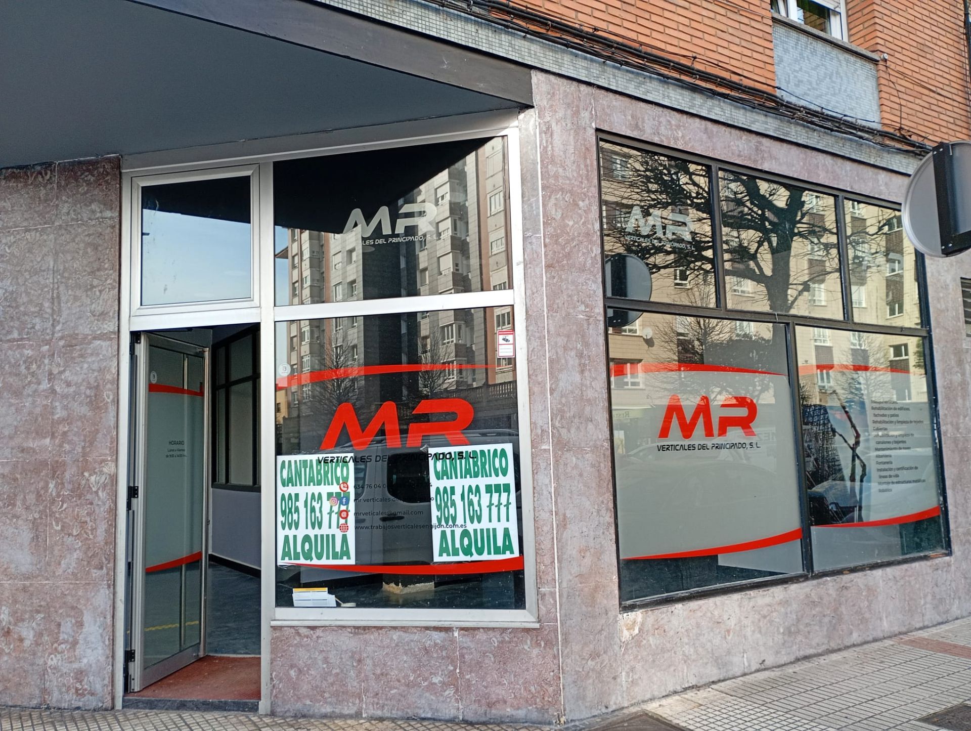 Local de lloguer a Calle Valencia, 18D, Pumarín, Sur