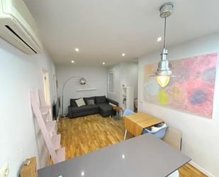 Living room of Flat to rent in  Madrid Capital  with Air Conditioner, Heating and Balcony