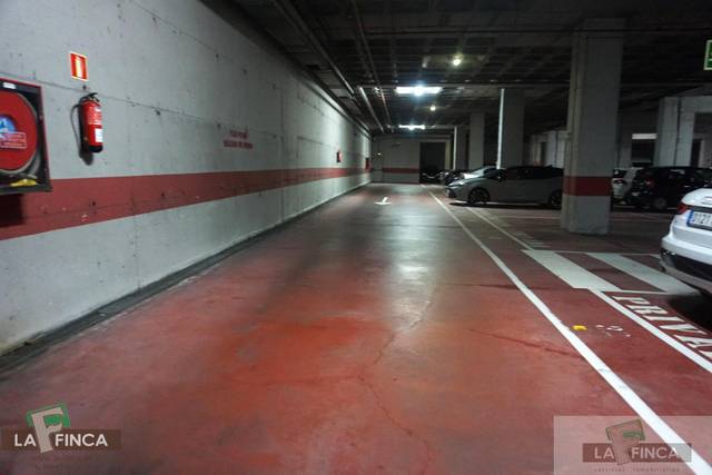 Garaje en Venta en Milán - Pumarín