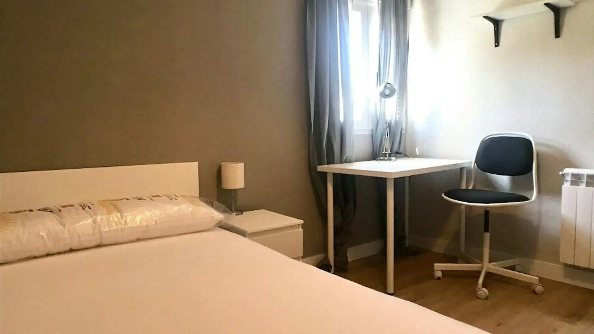 Bedroom of Flat for rent in Madrid  with Heating, Furnished and Washing machine