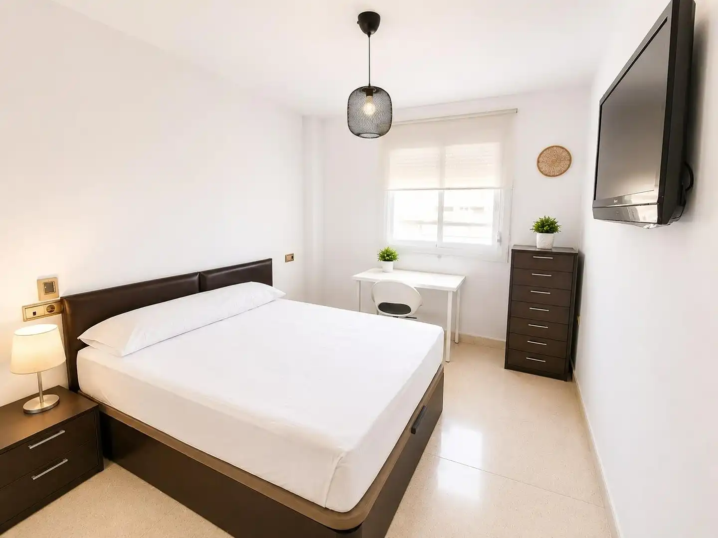 Schlafzimmer von Dachboden zur Miete in Málaga mit Klimaanlage, Privatgarten und Terrasse