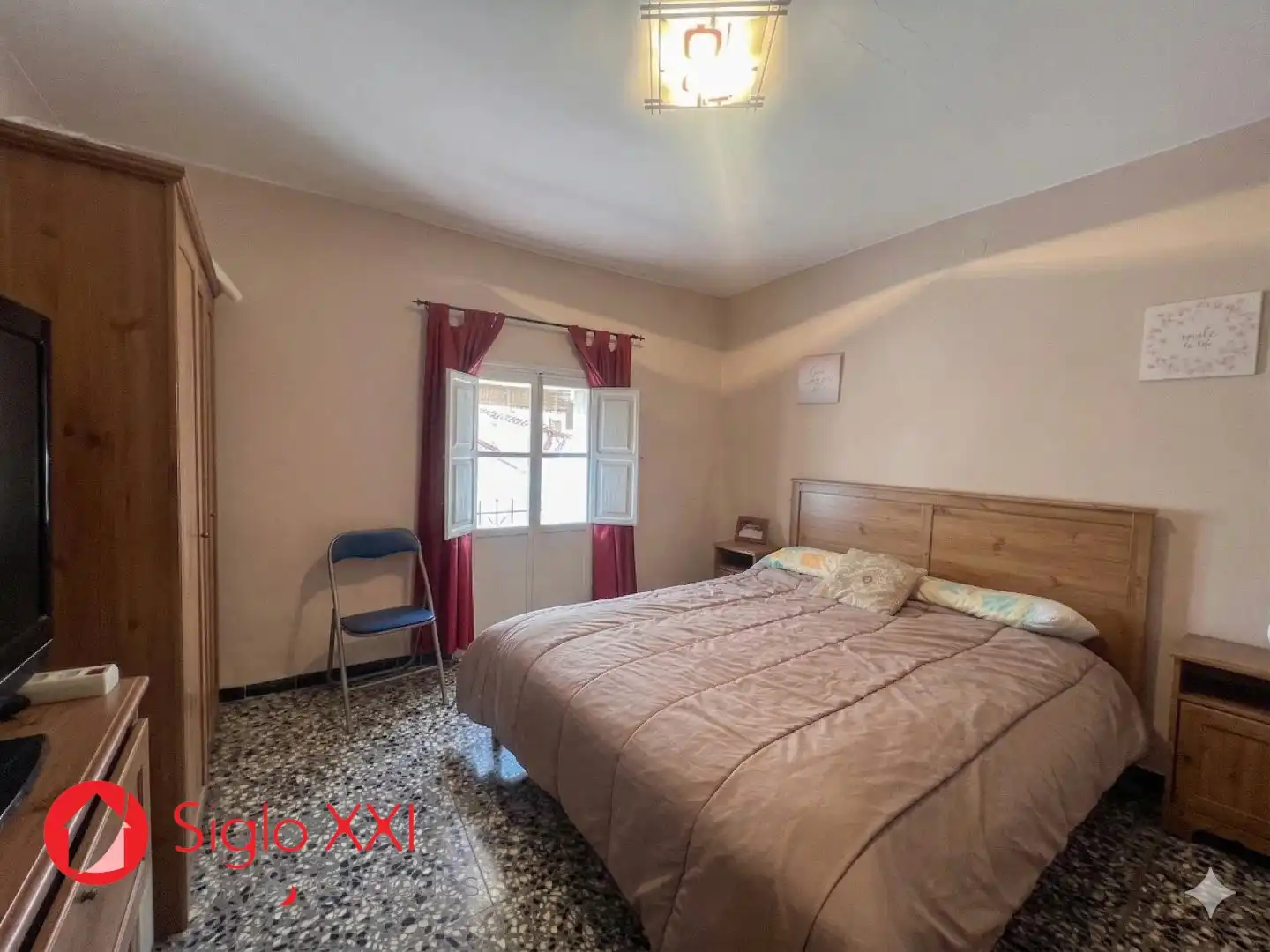 Dormitori de Casa o xalet en venda en Costur amb Terrassa, Traster i Moblat