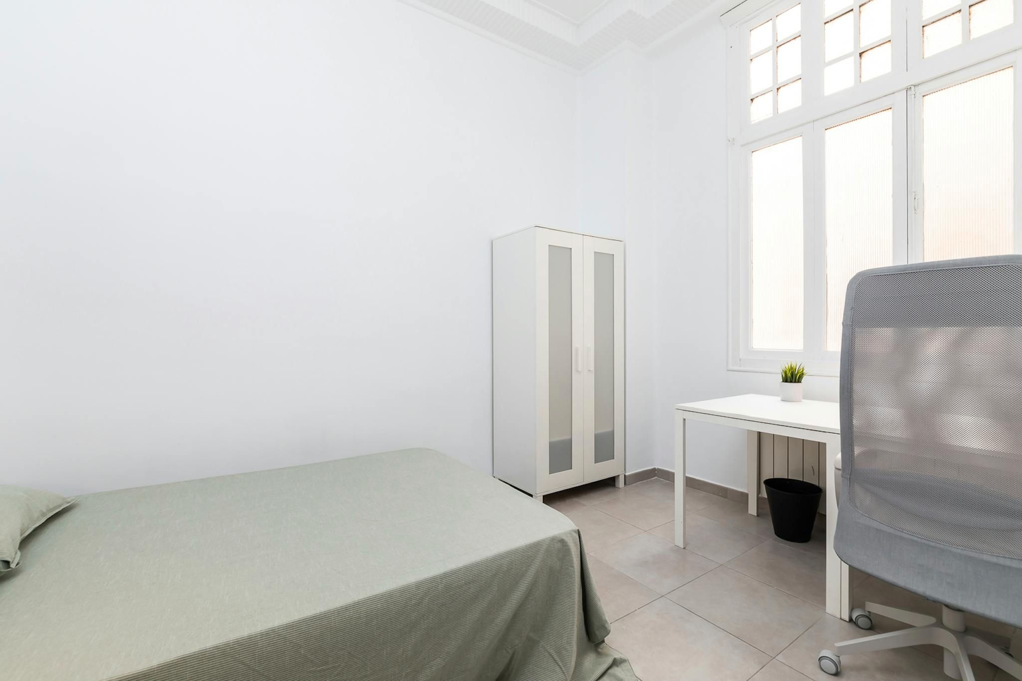 Bedroom of Flat to share in  Valencia Capital  with Heating, Furnished and Washing machine