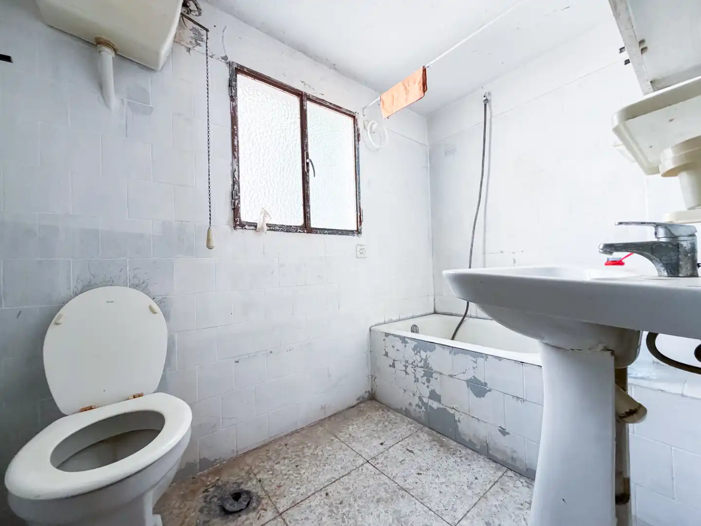 Bany de Casa o xalet en venda en Baza amb Jardí privat, Terrassa i Balcó