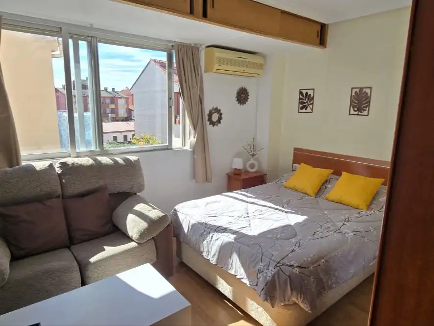 Bedroom of Study for rent in Valverde de la Virgen  with Air Conditioner, Heating and Parquet flooring