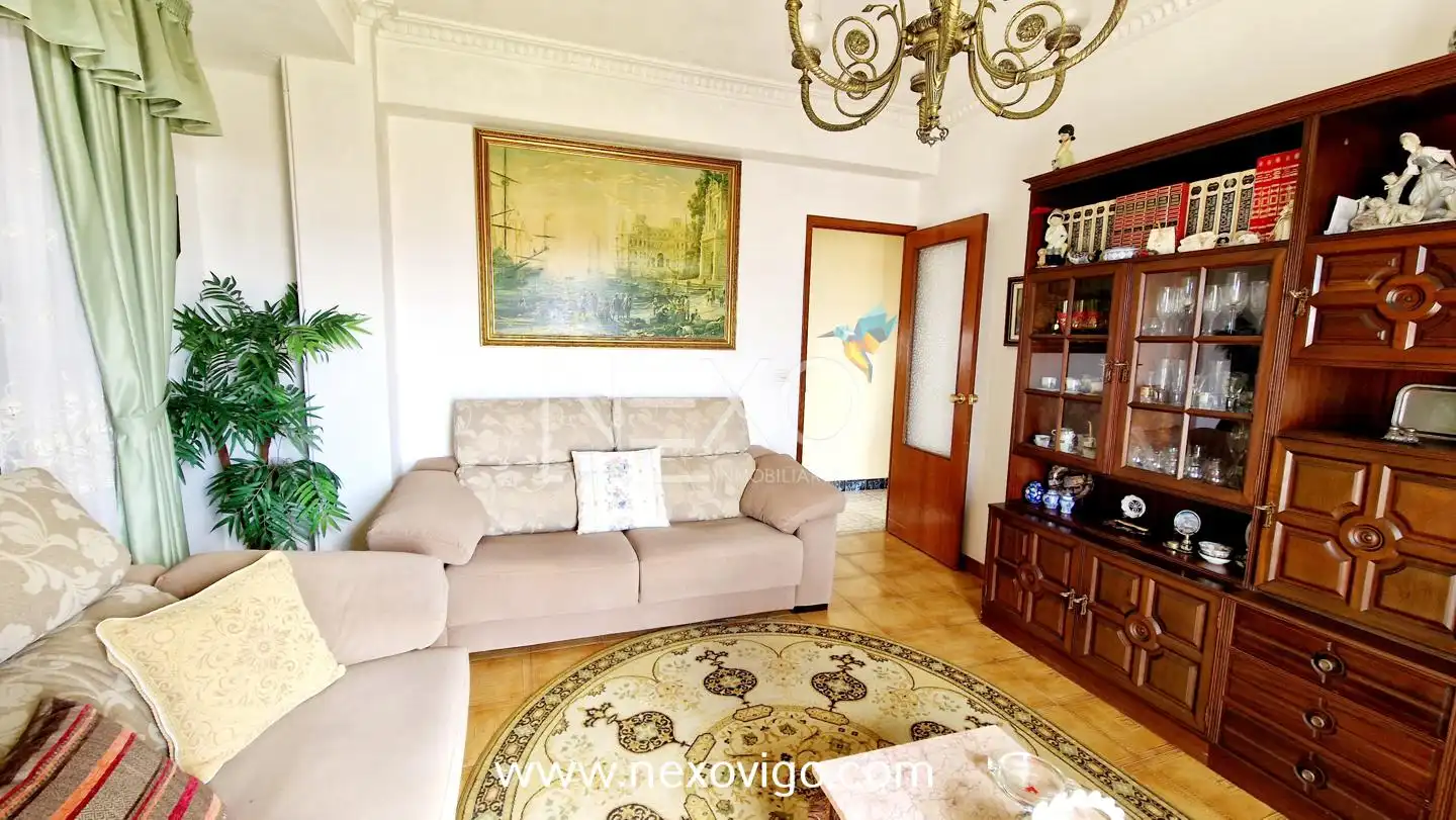 Sala d'estar de Casa o xalet en venda en Cangas  amb Calefacció, Jardí privat i Parquet