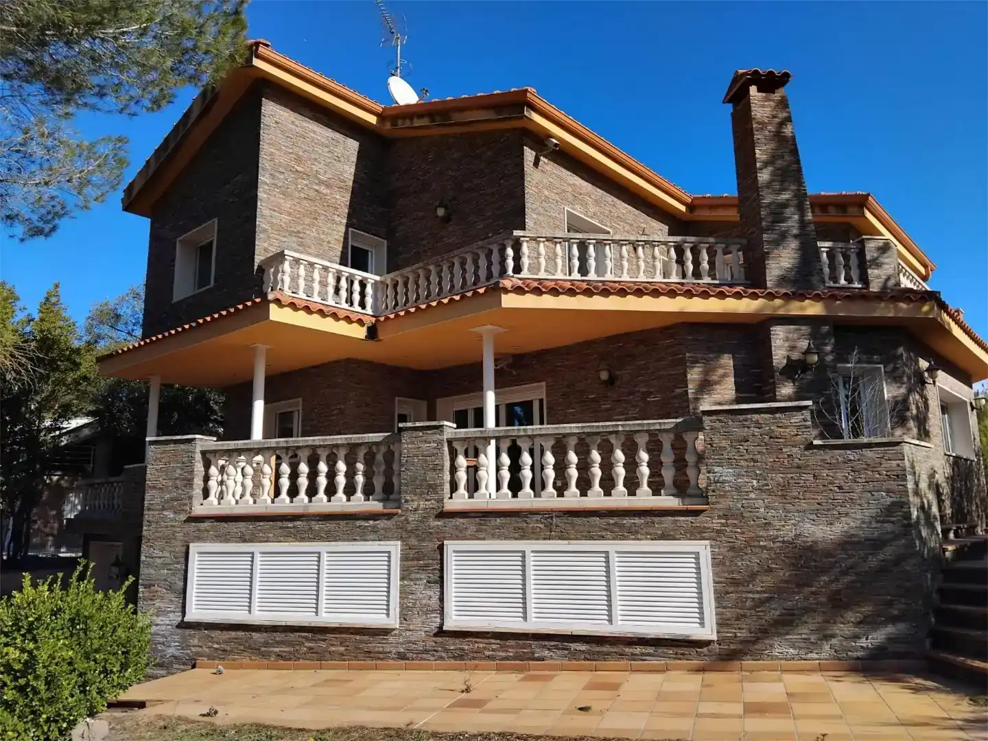 Vista exterior de Casa o xalet en venda en Òdena amb Aire condicionat, Piscina i Balcó