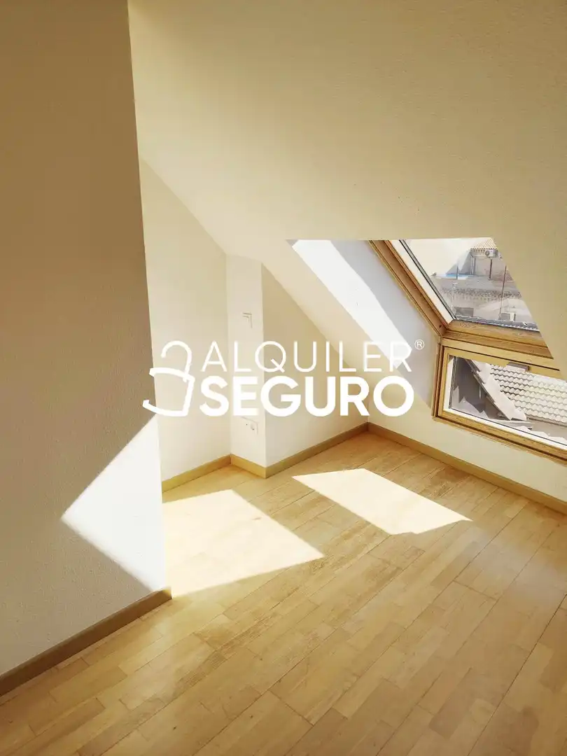 Habitación de Ático de alquiler en Recas con Calefacción, Trastero y Amueblado