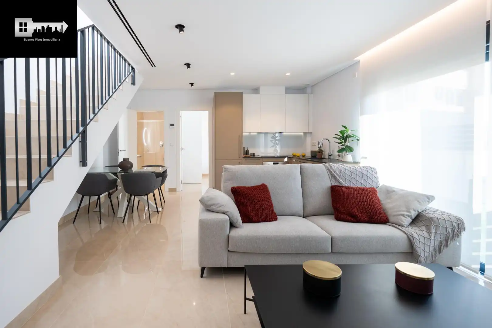 Sala d'estar de Casa adosada en venda en Santa Pola amb Aire condicionat, Calefacció i Jardí privat