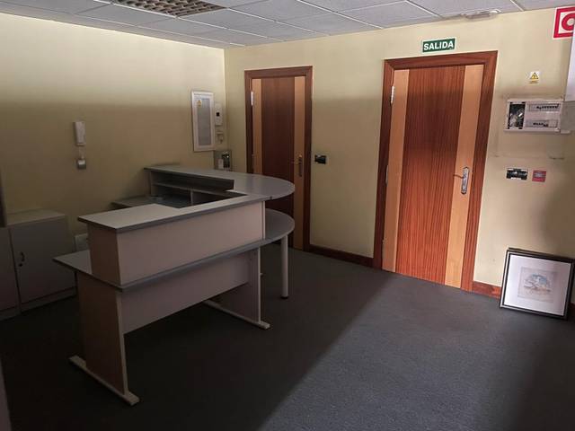 Oficina en Alquiler en Polígono Industrial Aurrera Poligonoa en Valle de Trápaga-Trapagaran