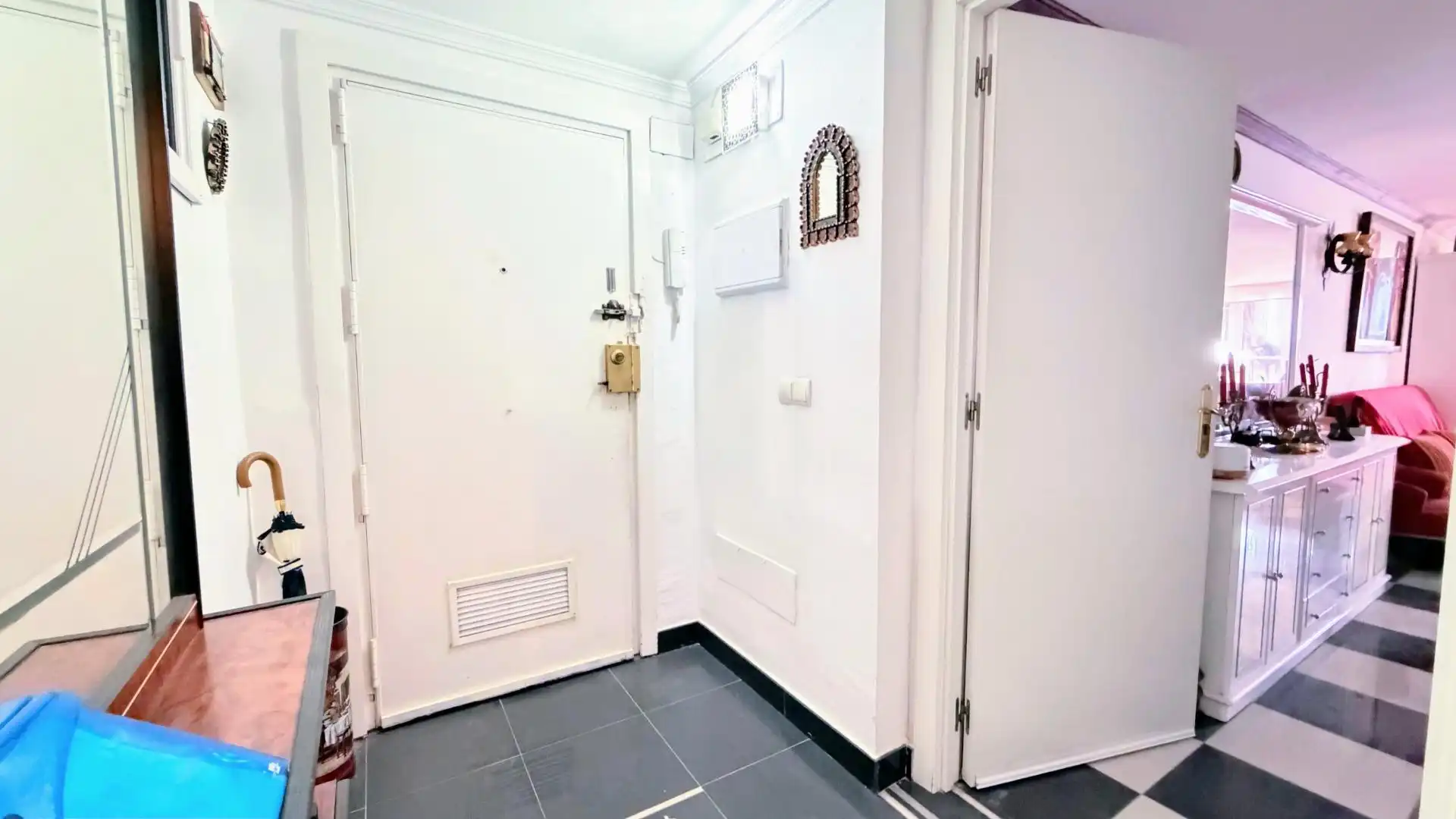 Wohnung zum Verkauf in Torremolinos mit Klimaanlage, Heizung und Privatgarten