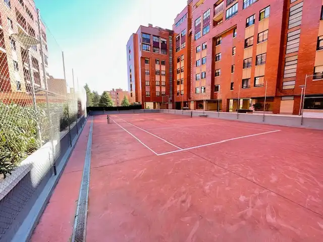 Vista exterior de Pis en venda en Valladolid amb Calefacció, Jardí privat i Parquet