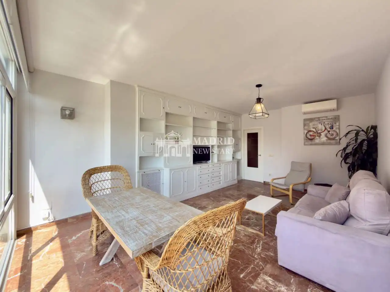 Sala de estar de Apartamento de alquiler en Madrid con Aire acondicionado, Calefacción y Parquet