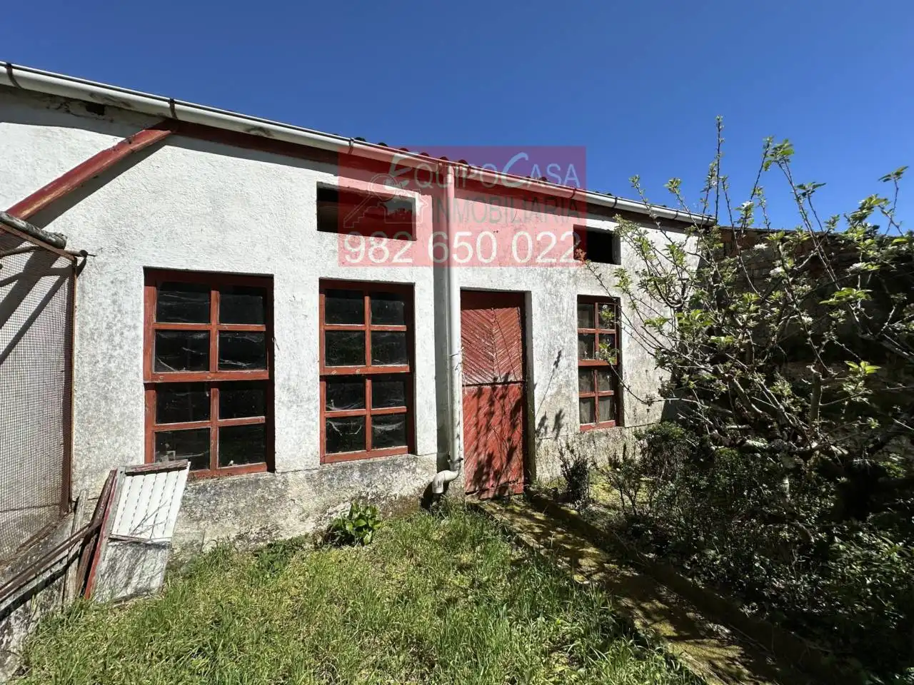 Vista exterior de Casa adosada en venda en Palas de Rei amb Calefacció, Jardí privat i Parquet