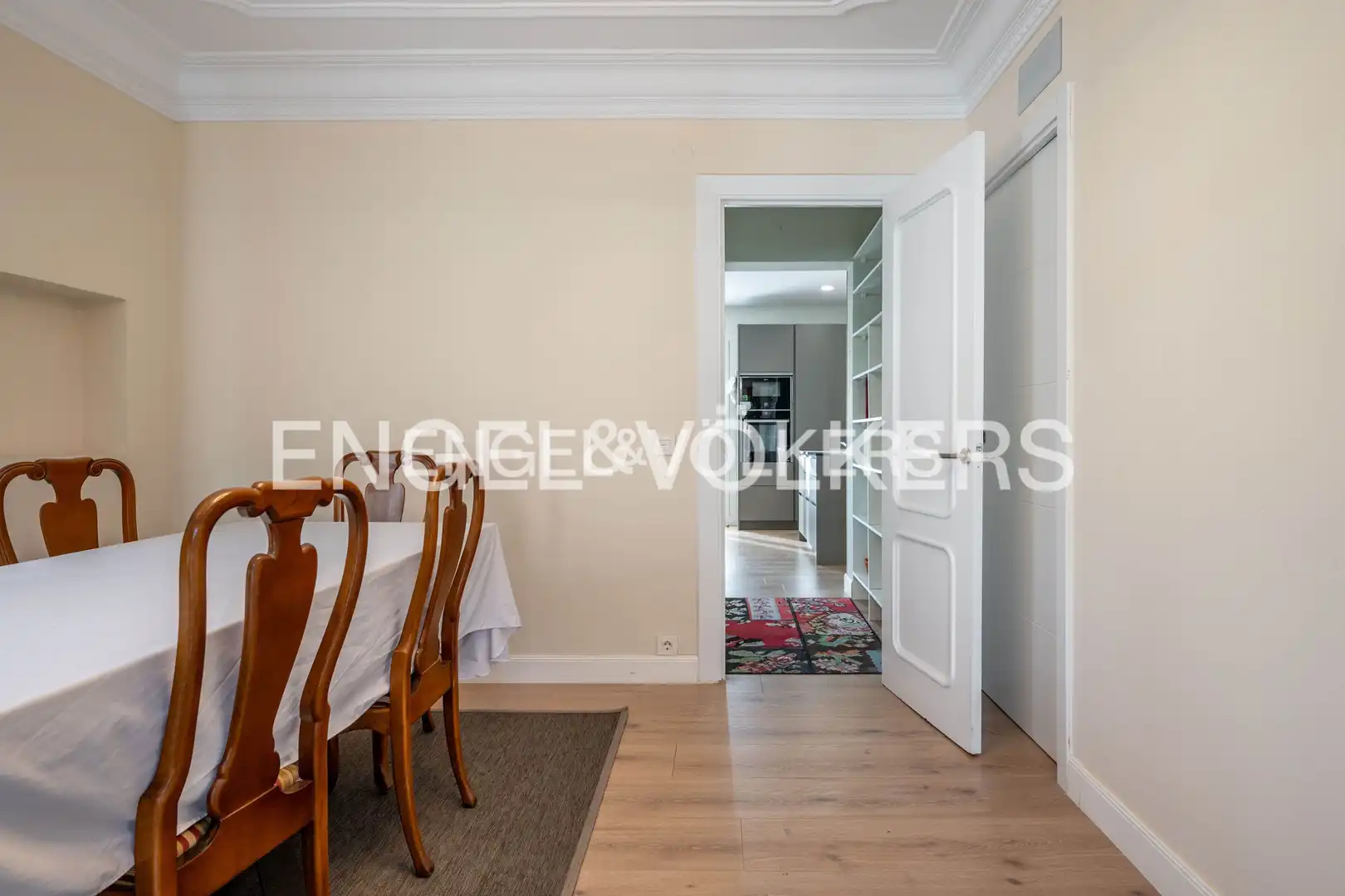 Comedor de Piso en venta en Donostia - San Sebastián  con Calefacción, Parquet y Balcón