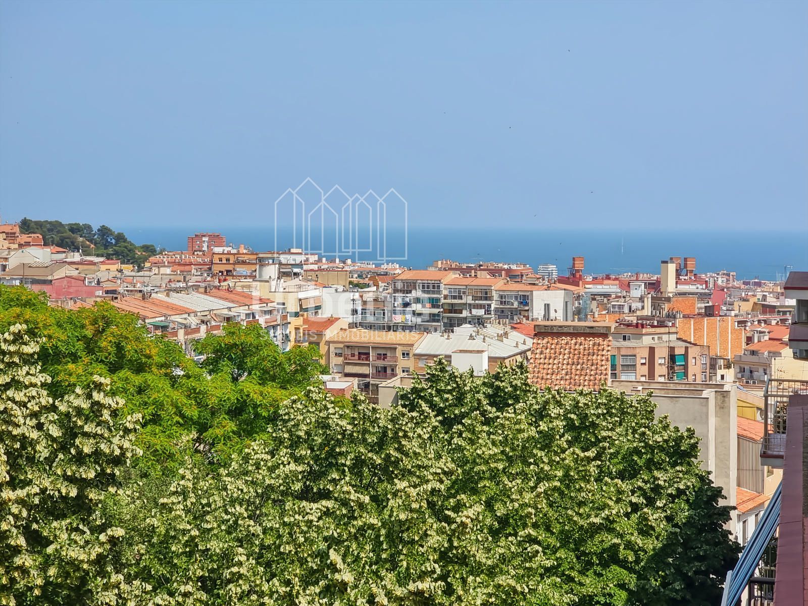 Vista exterior de Pis en venda en Mataró amb Terrassa