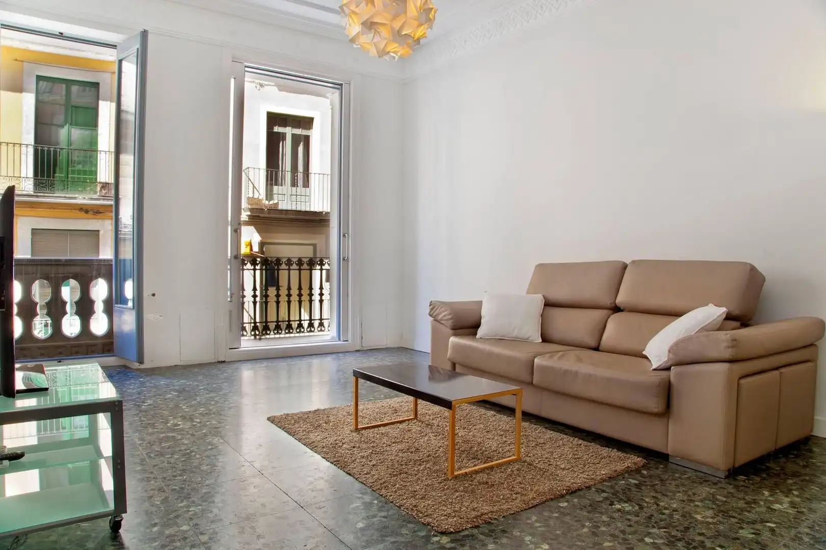 Sala d'estar de Pis de lloguer en Girona amb Aire condicionat, Calefacció i Moblat