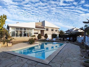 Villa con piscina in vendita a Alcanar