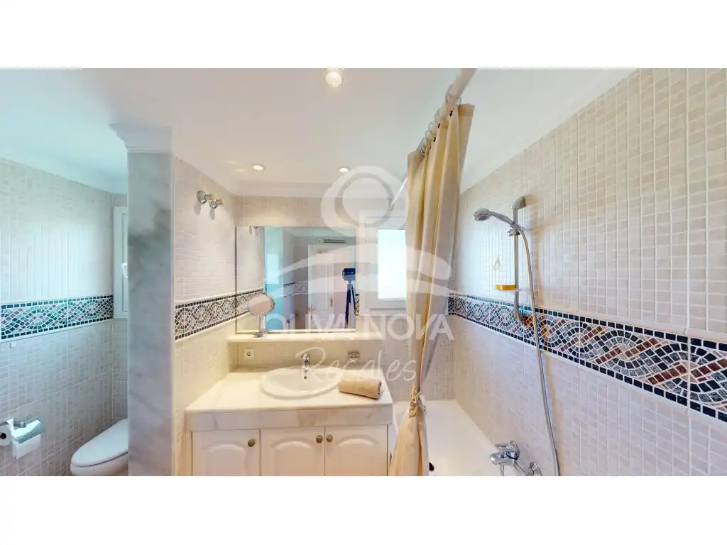 Baño de Casa o chalet en venta en Oliva con Terraza y Piscina