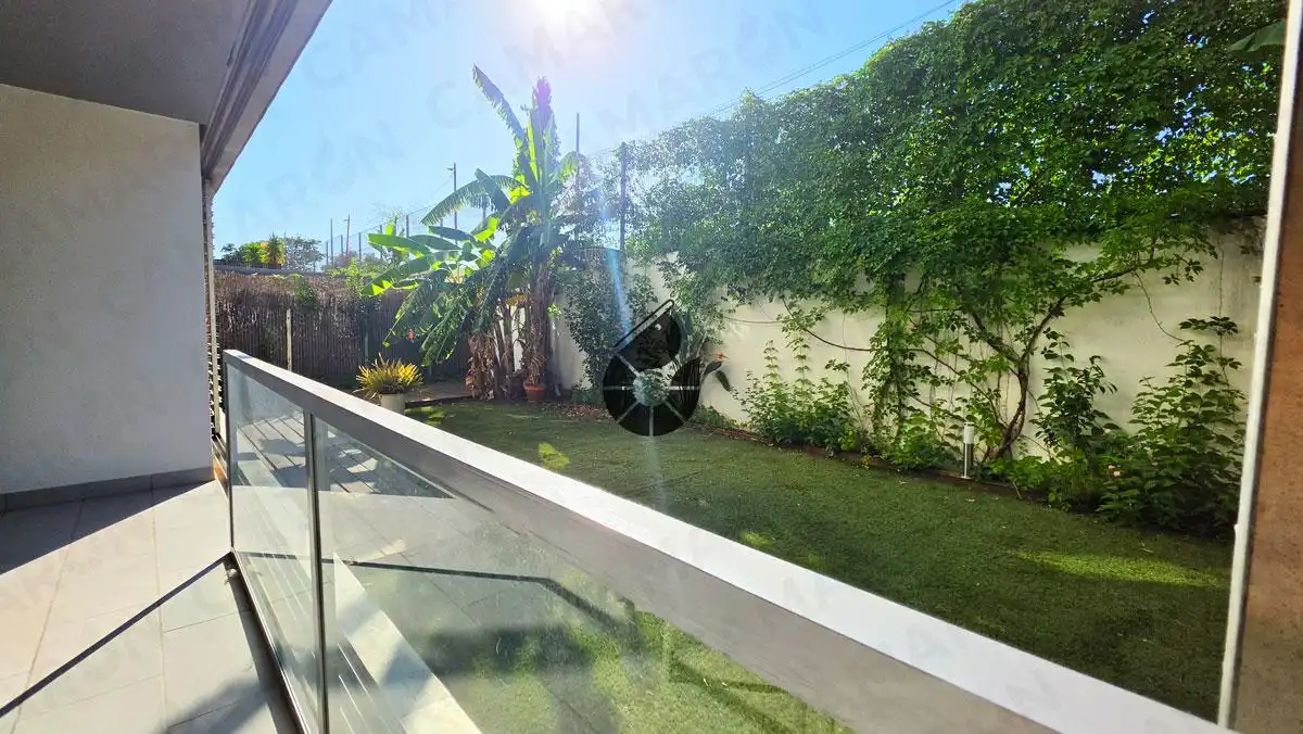 Terraza de Piso en venta en Mairena del Aljarafe con Aire acondicionado, Trastero y Piscina comunitaria