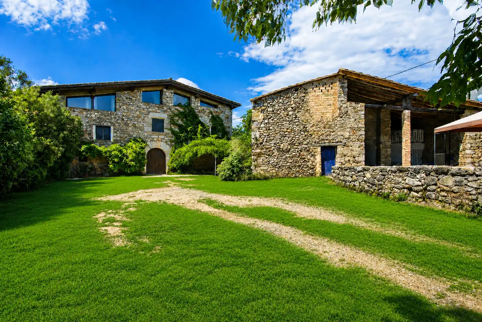 Außenansicht von Country house zum Verkauf in Tortellà mit Heizung
