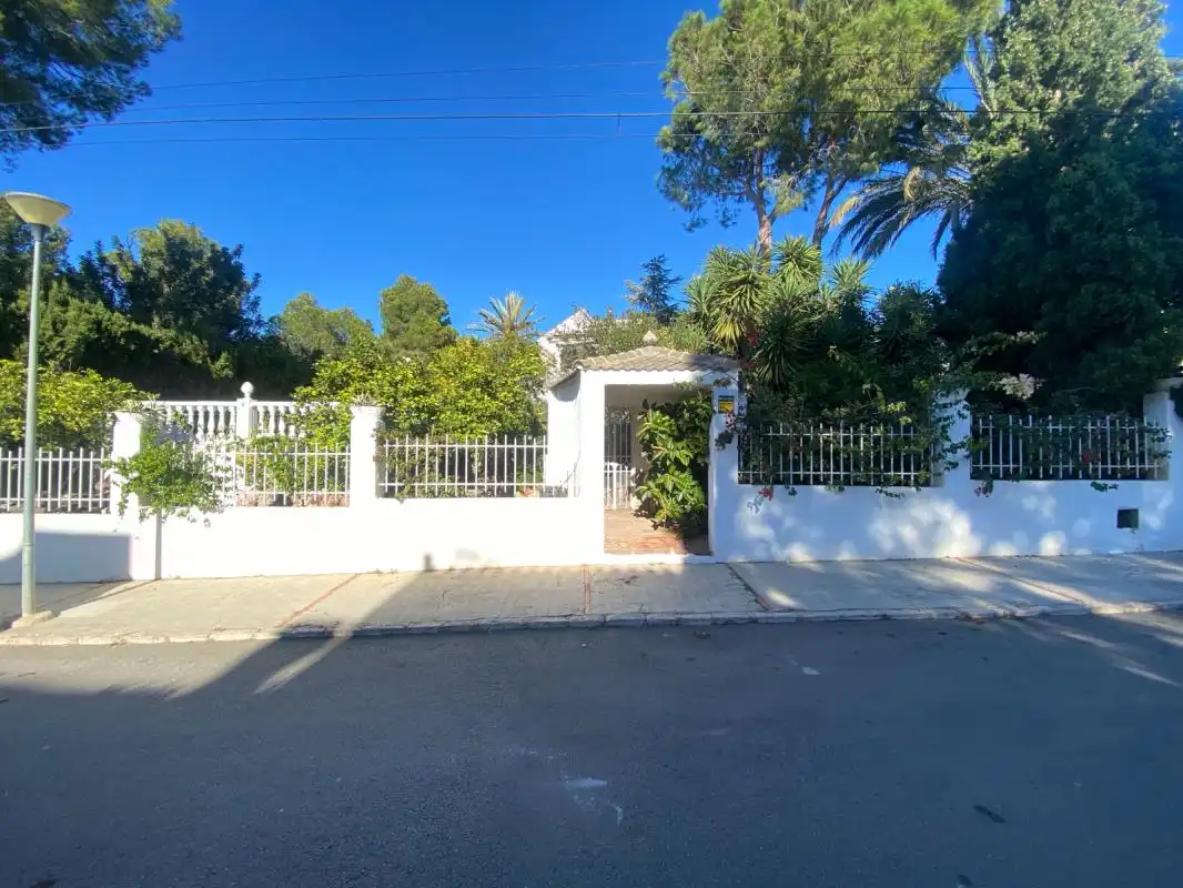 Vista exterior de Casa o xalet en venda en Bétera amb Aire condicionat, Calefacció i Jardí privat