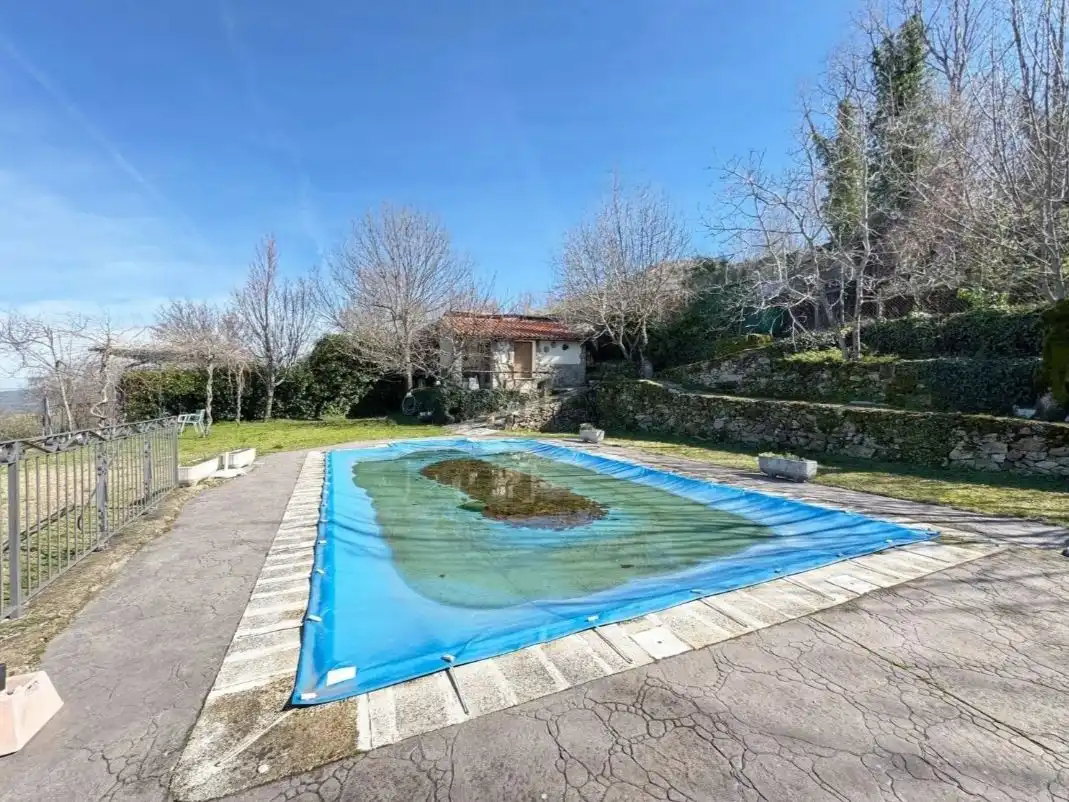 Piscina de Finca rústica en venta en Béjar con Calefacción, Jardín privado y Parquet