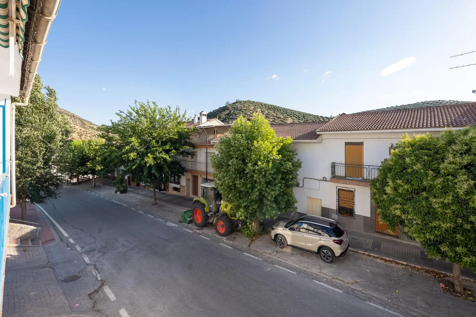 Außenansicht von Einfamilien-Reihenhaus zum Verkauf in Benalúa de las Villas mit Balkon