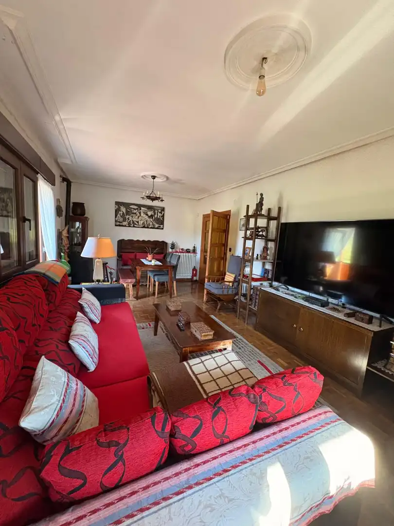 Sala de estar de Casa o chalet en venta en Villamanín con Calefacción, Jardín privado y Parquet