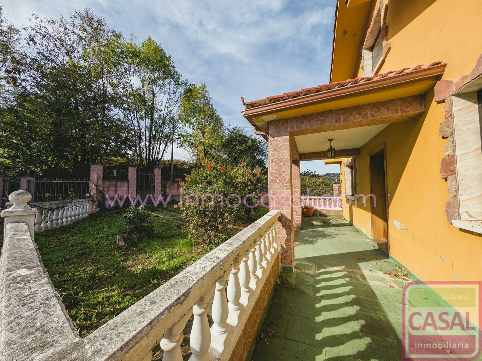 Jardí de Casa o xalet en venda en Mieres (Asturias) amb Calefacció, Terrassa i Moblat