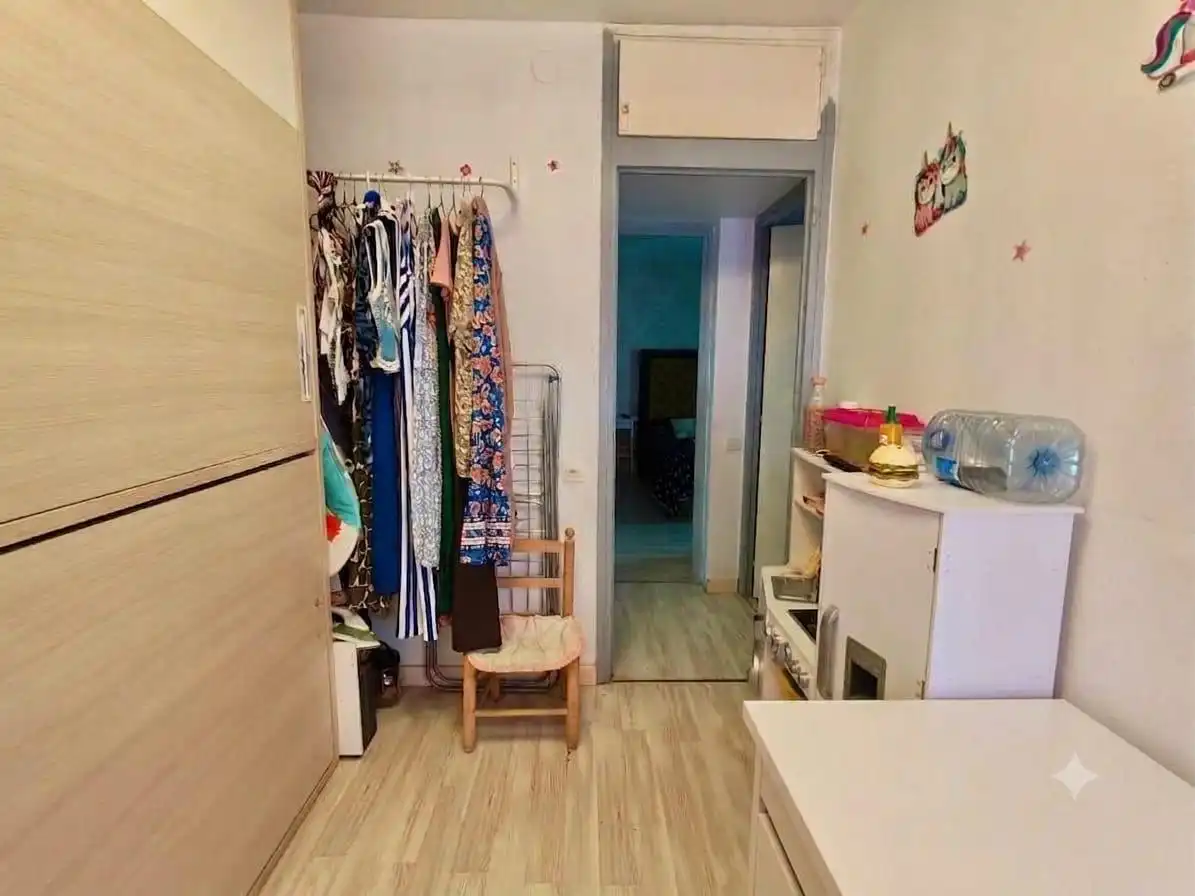 Dormitori de Planta baixa en venda en Barcelona amb Calefacció i Moblat