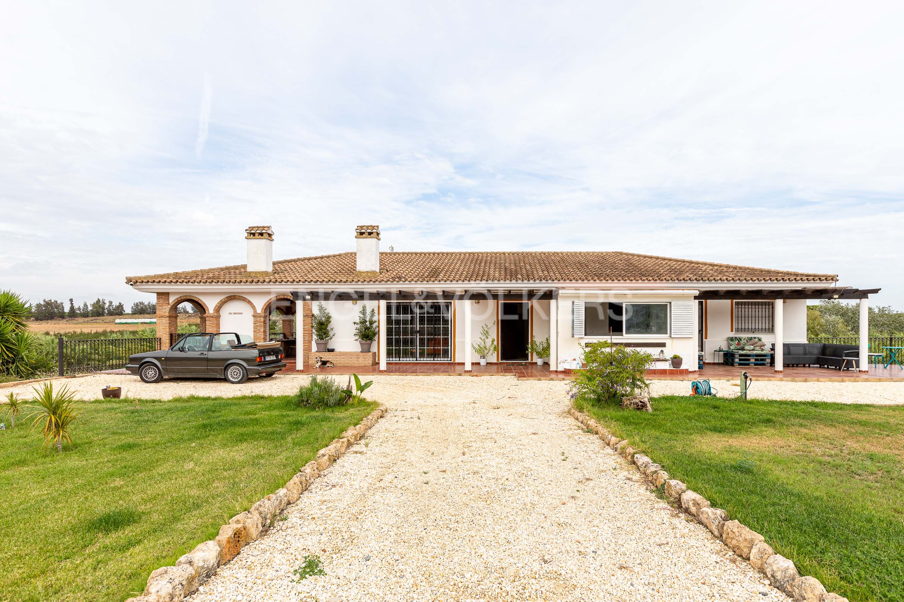 Vista exterior de Casa o xalet en venda en Cartaya amb Calefacció, Jardí privat i Terrassa