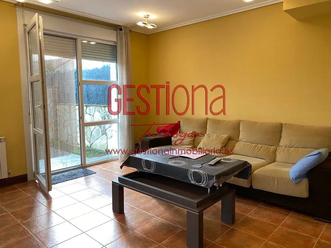 Sala de estar de Casa adosada en venta en Bareyo con Calefacción, Jardín privado y Piscina
