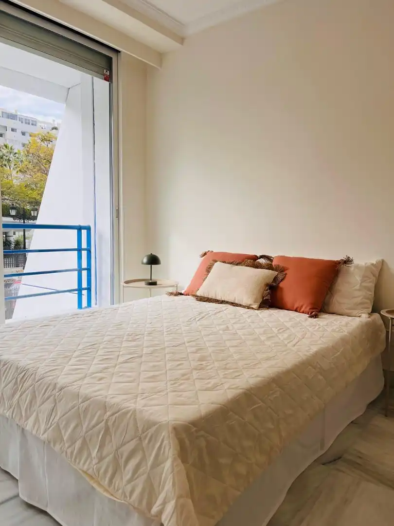 Habitación de Casa adosada en venta en Marbella con Jardín privado, Terraza y Trastero