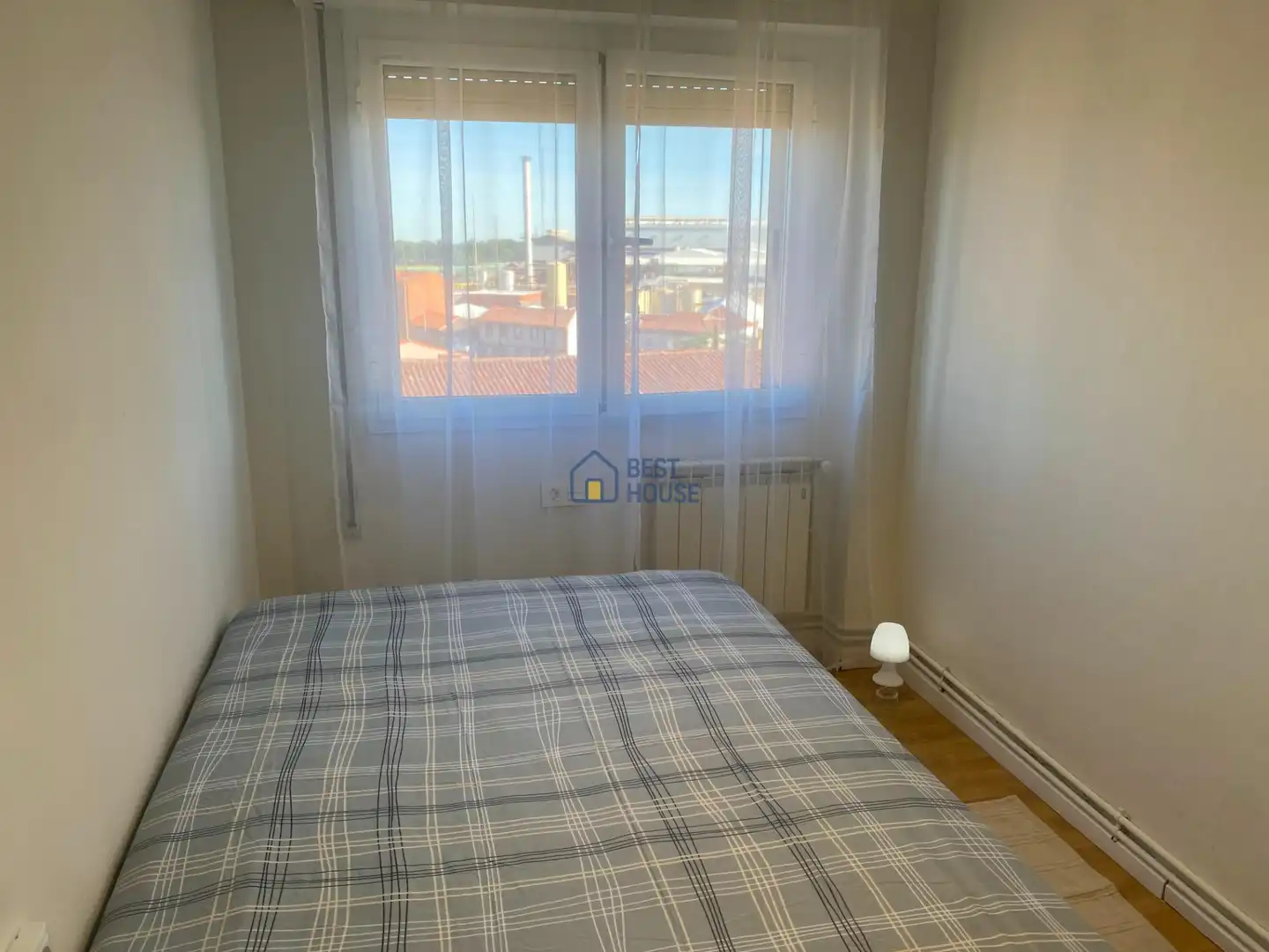 Habitación de Piso de alquiler en León Capital  con Calefacción y Amueblado