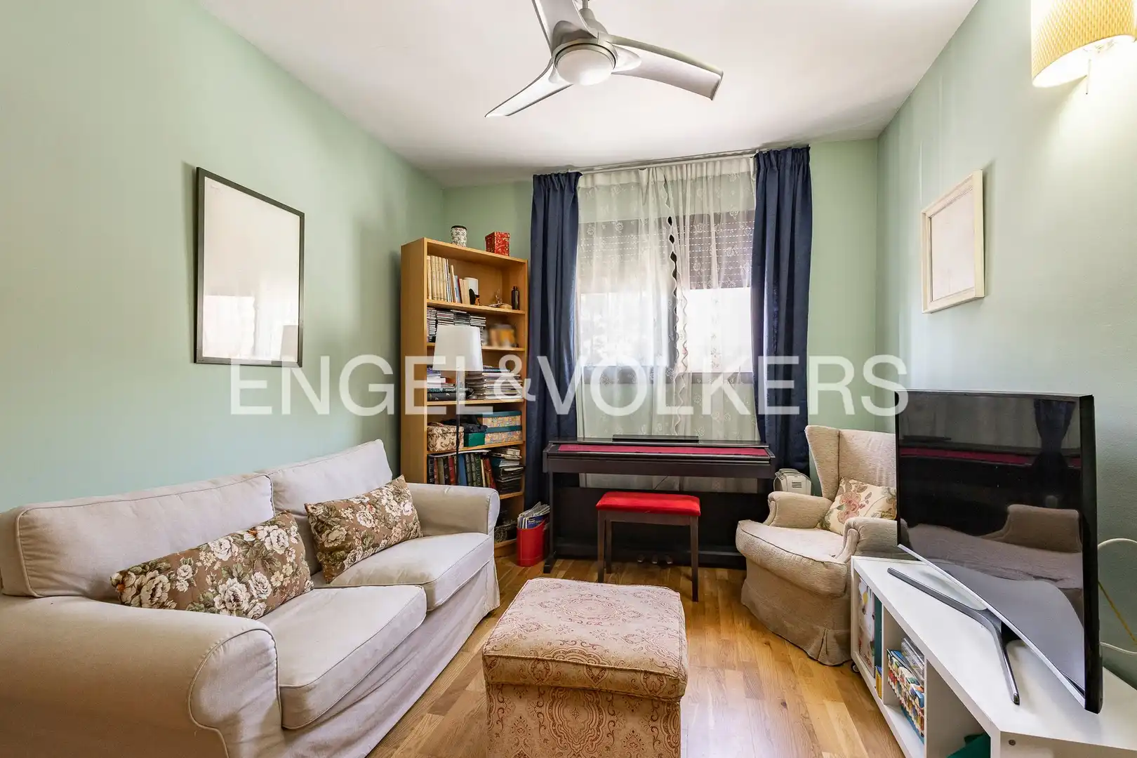 Sala de estar de Apartamento en venta en Sant Feliu de Llobregat con Aire acondicionado, Calefacción y Jardín privado