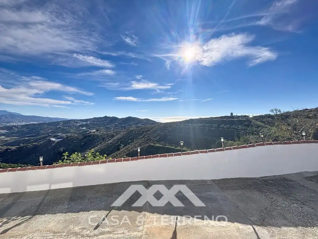 Vista exterior de Casa o chalet en venta en Macharaviaya con Aire acondicionado, Jardín privado y Terraza