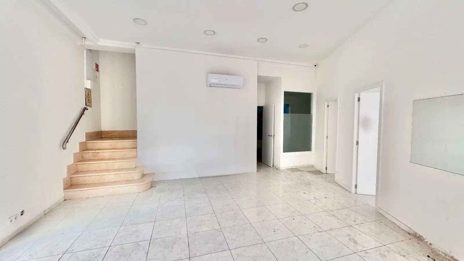 Commercial properties for sale in  Palma de Mallorca  with Air Conditioner, Terrace and Internet