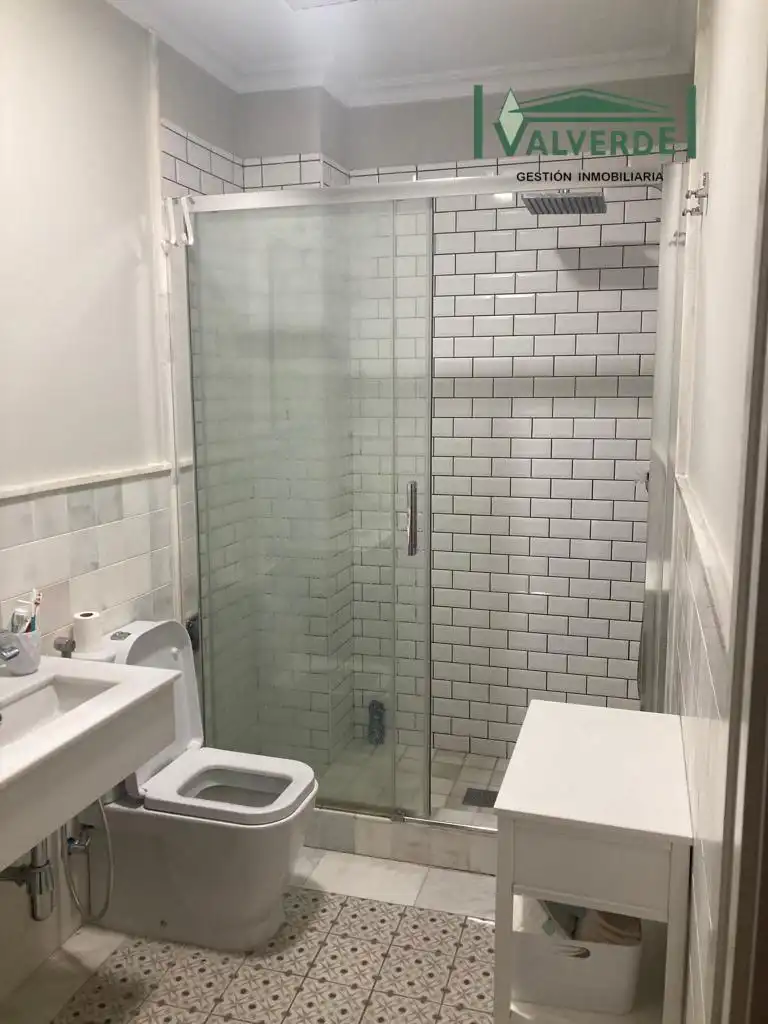 Badezimmer von Wohnungen zur Miete in Granada mit Heizung, Möbliert und Ofen