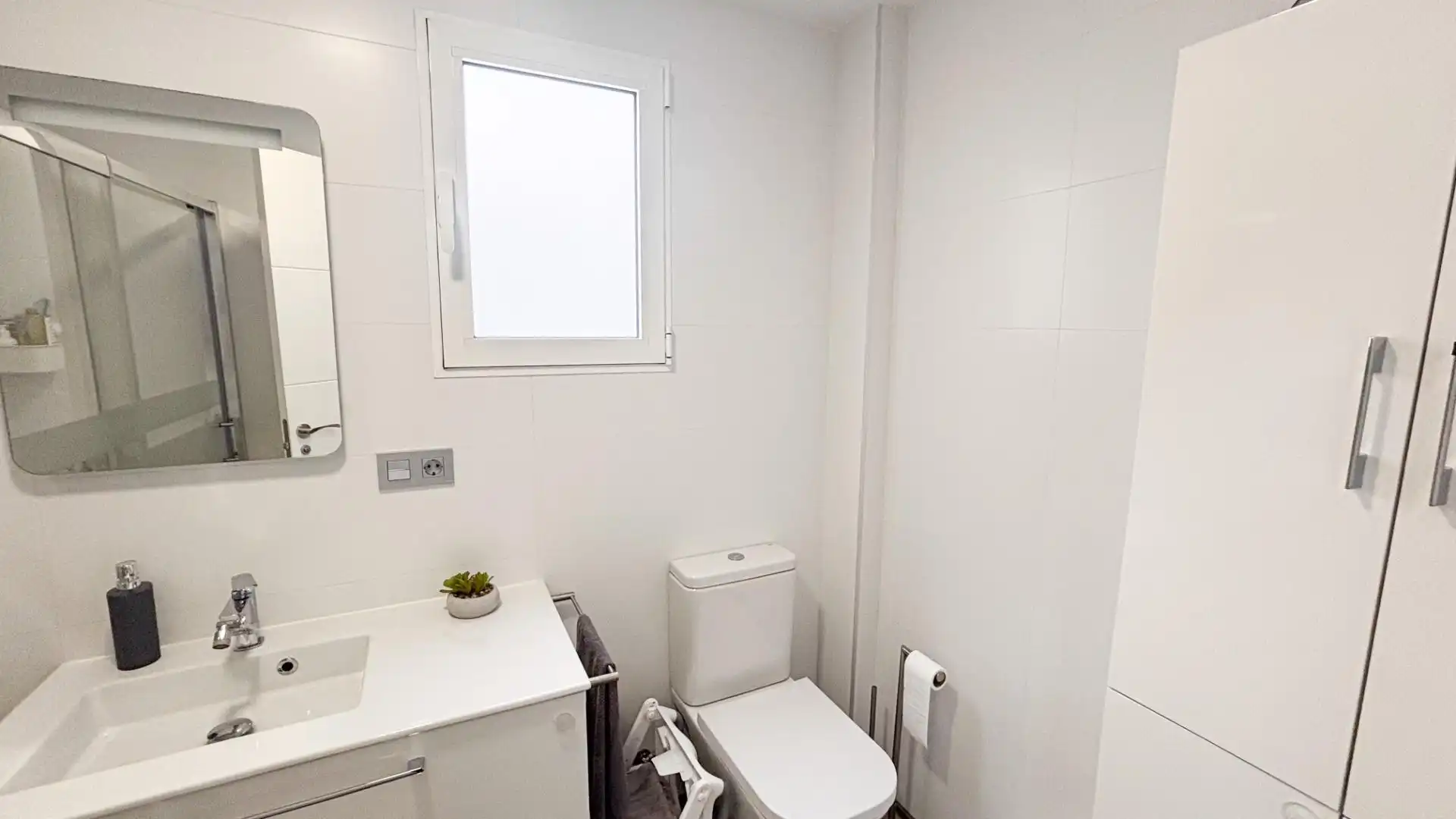 Badezimmer von Wohnung zum Verkauf in Mislata mit Klimaanlage, Möbliert und Balkon