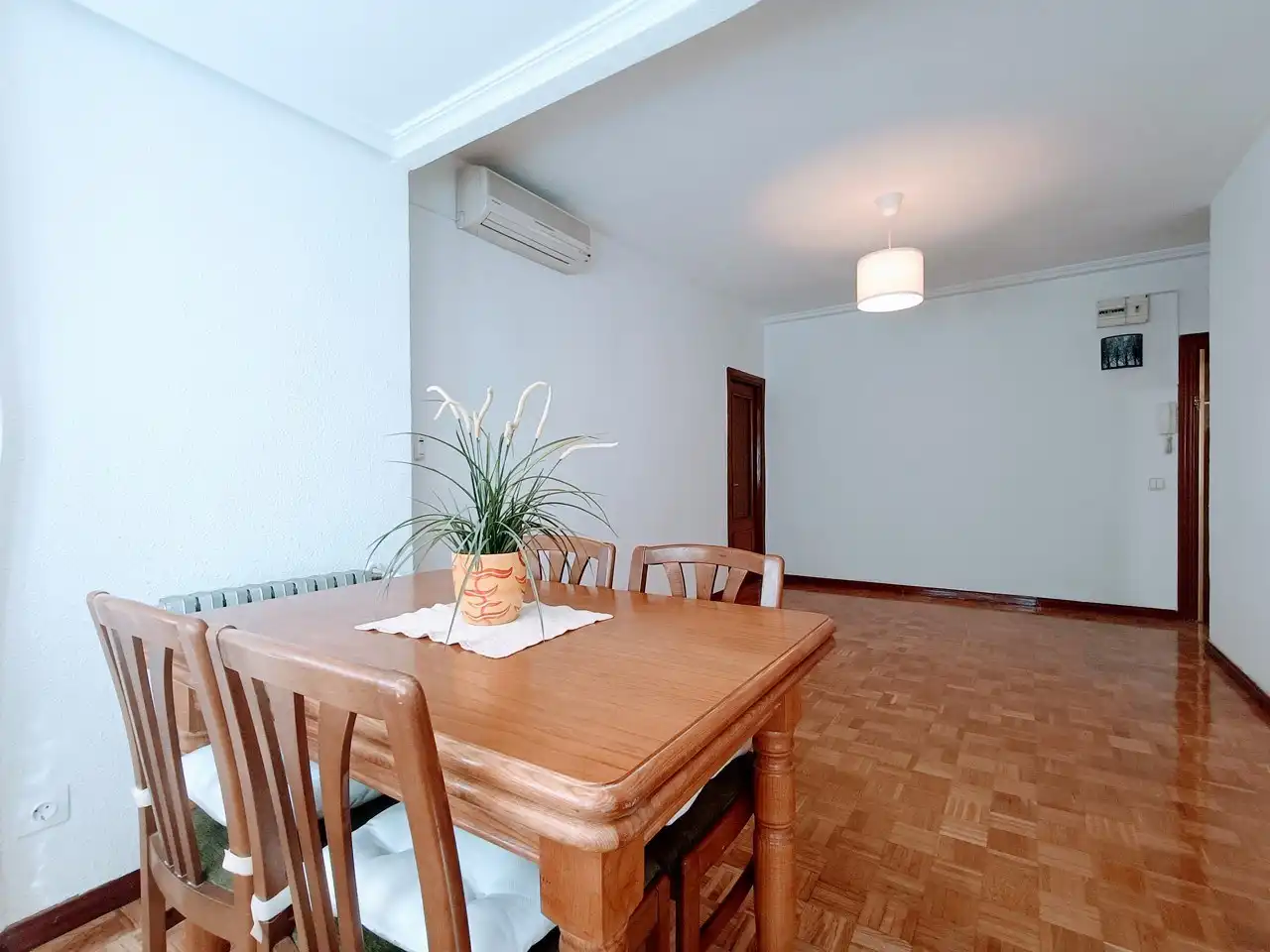 Comedor de Piso de alquiler en Madrid con Aire acondicionado, Calefacción y Parquet