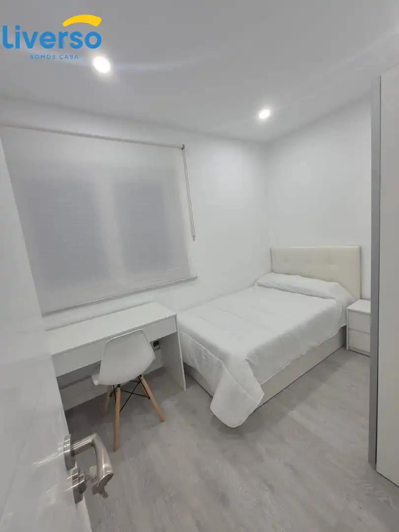 Bedroom of Flat for share in Burgos  with Furnished and Balcony