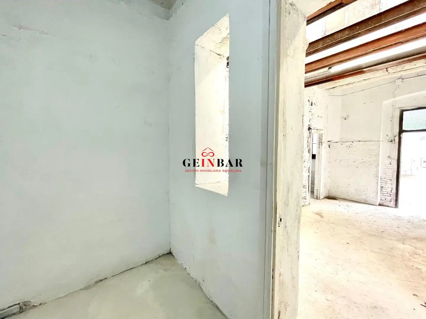 Planta baja en venta en Barcelona con Trastero y Alarma