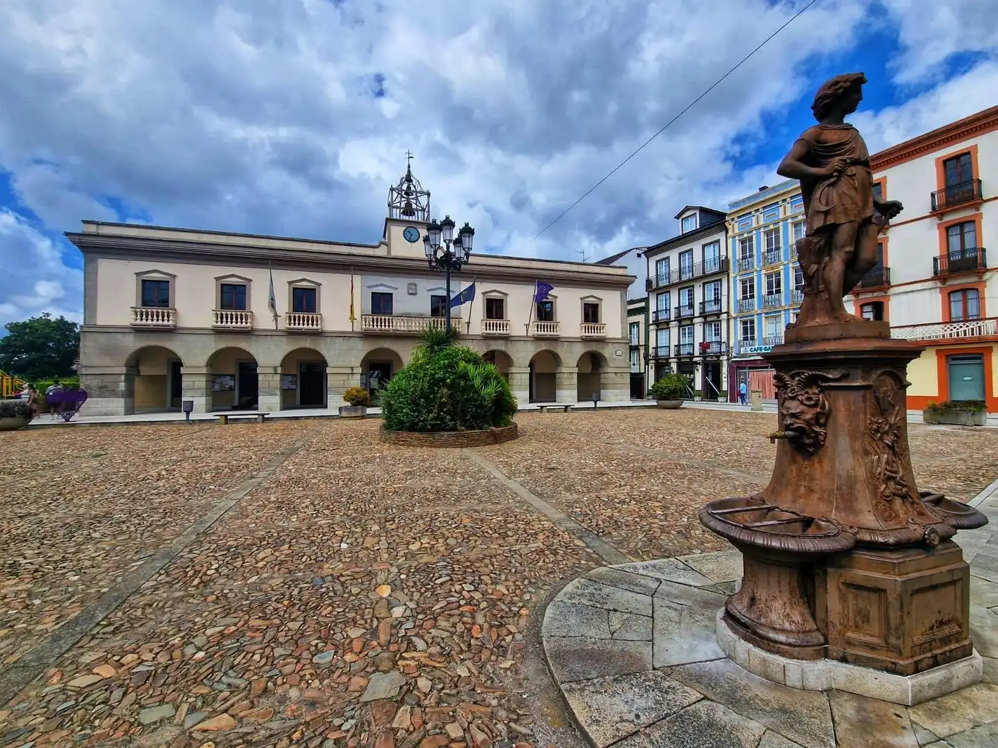 Vista exterior de Edifici en venda en Vegadeo