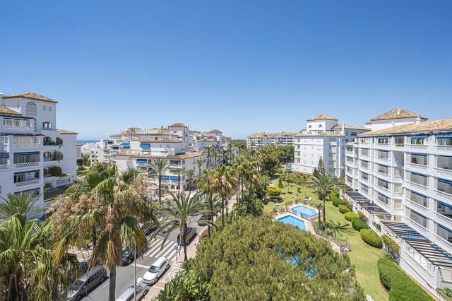 Ático en Venta en Avenida Playas del Duque en Puerto Banús