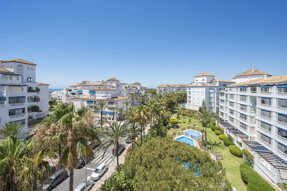 Ático con piscina en venta en Avenida Playas del Duque
