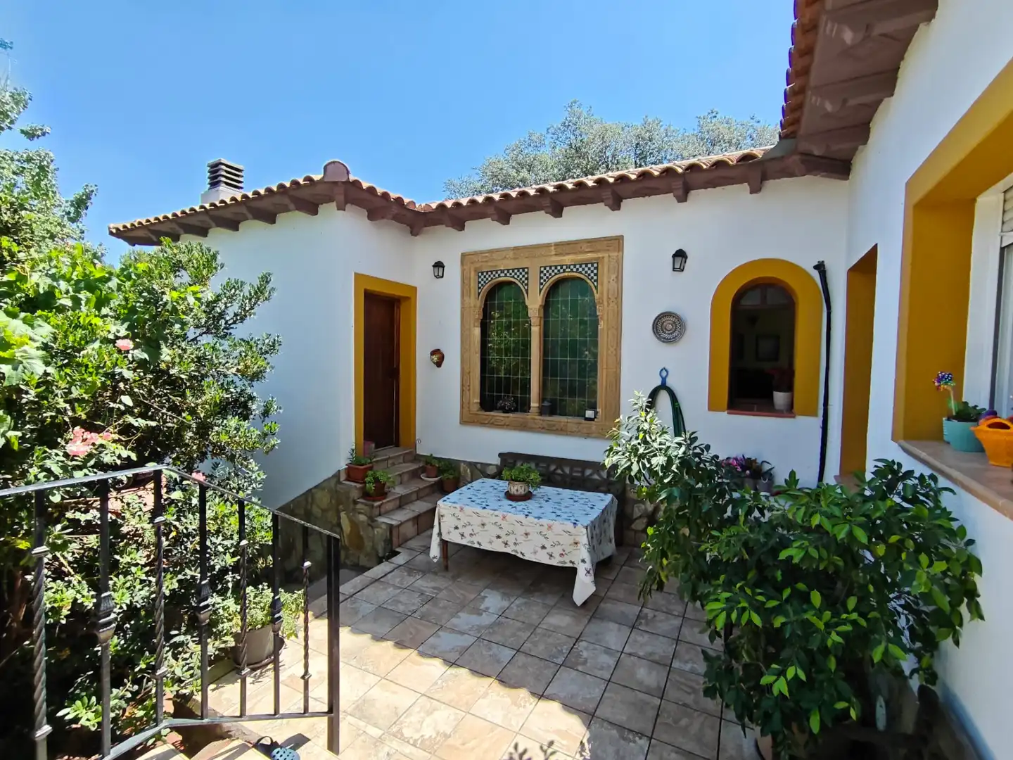 Vista exterior de Casa o chalet en venta en Sevilla la Nueva con Aire acondicionado, Calefacción y Jardín privado